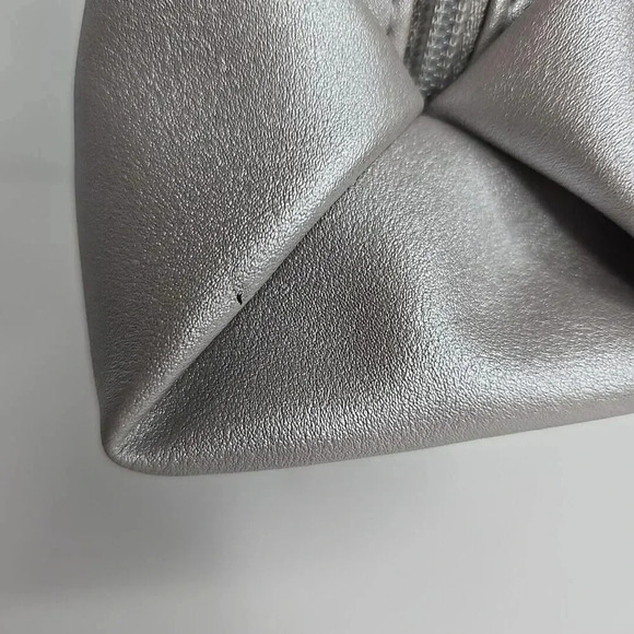 BVLGARI Parfums Exclusively for Emirates Silver Cosmetic Case clutch tote travel - Picture 6 of 12